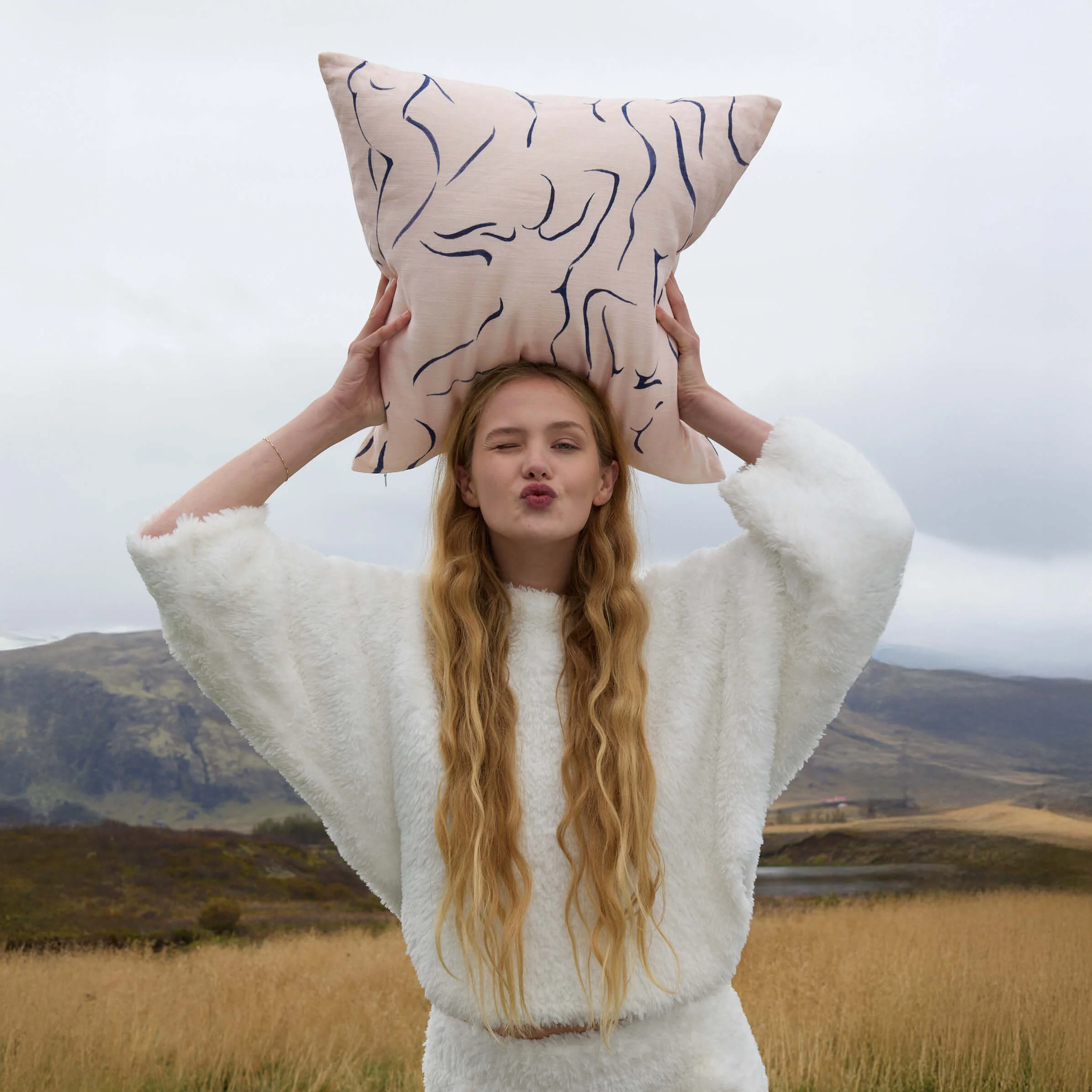 Amour Throw Pillow - Image 4