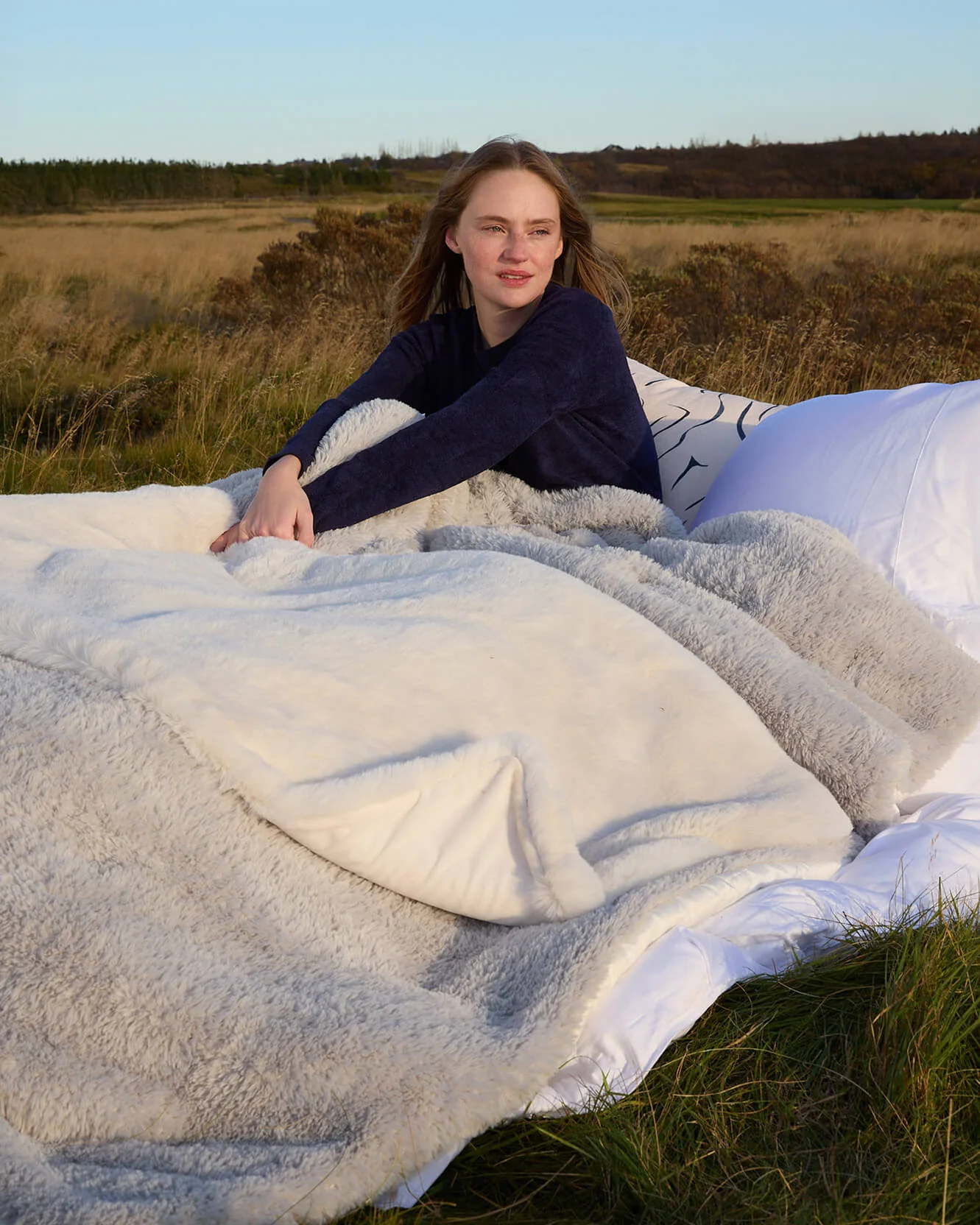 Breathable Faux Fur Comforter Bundle - Image 19