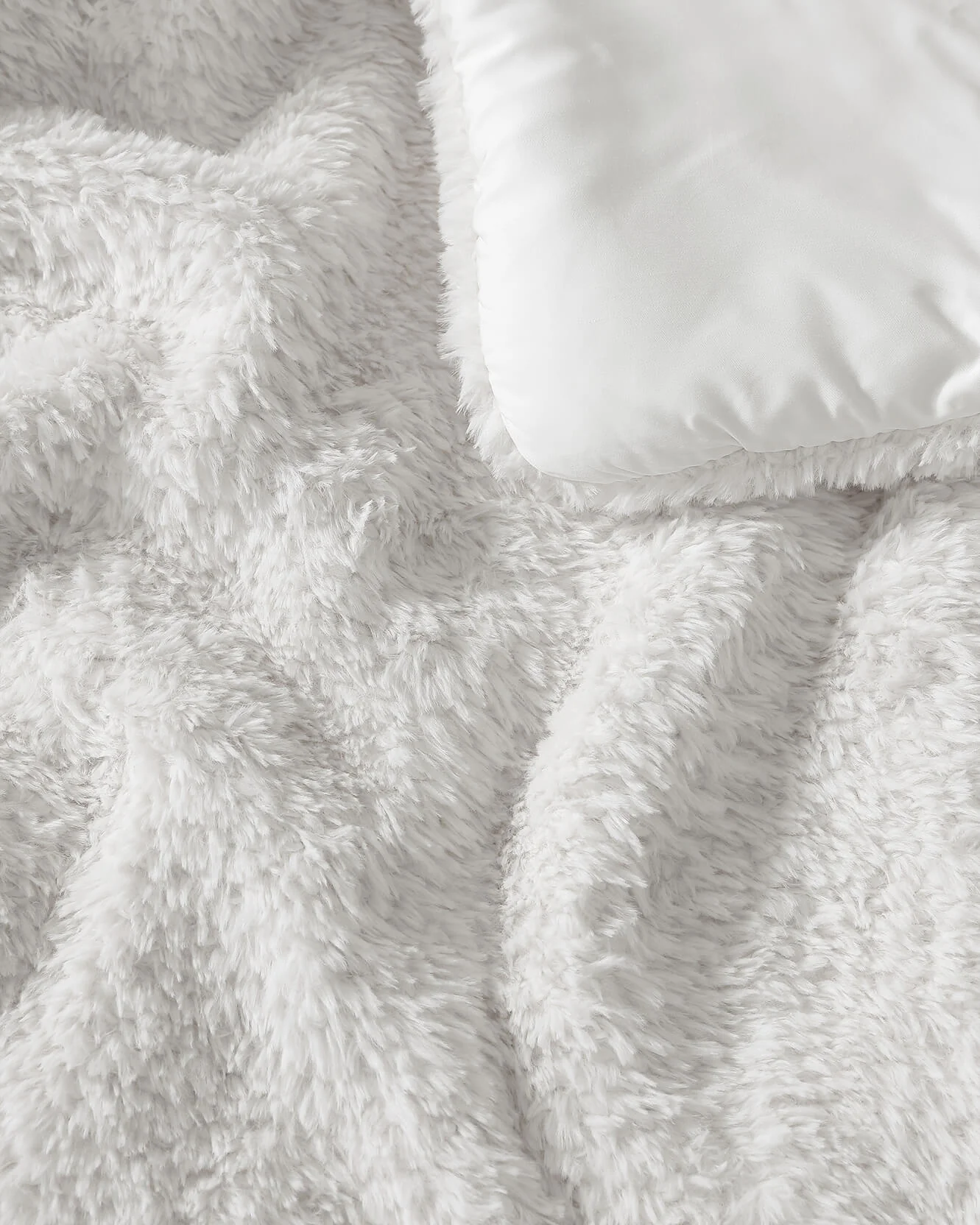 Breathable Faux Fur Comforter Bundle - Image 25