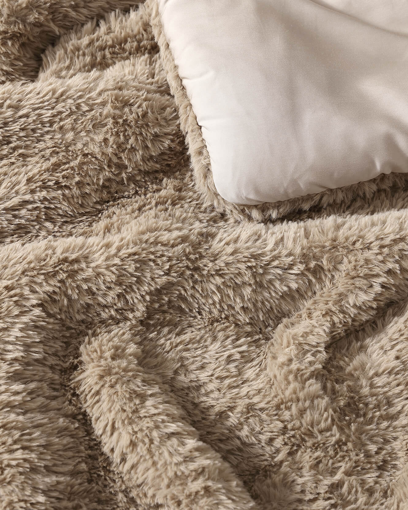 Breathable Faux Fur Comforter Bundle - Image 5