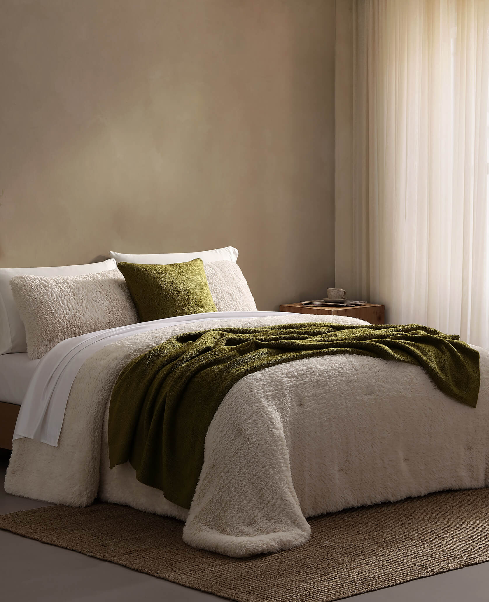 Breathable Faux Fur Comforter Bundle - Image 21