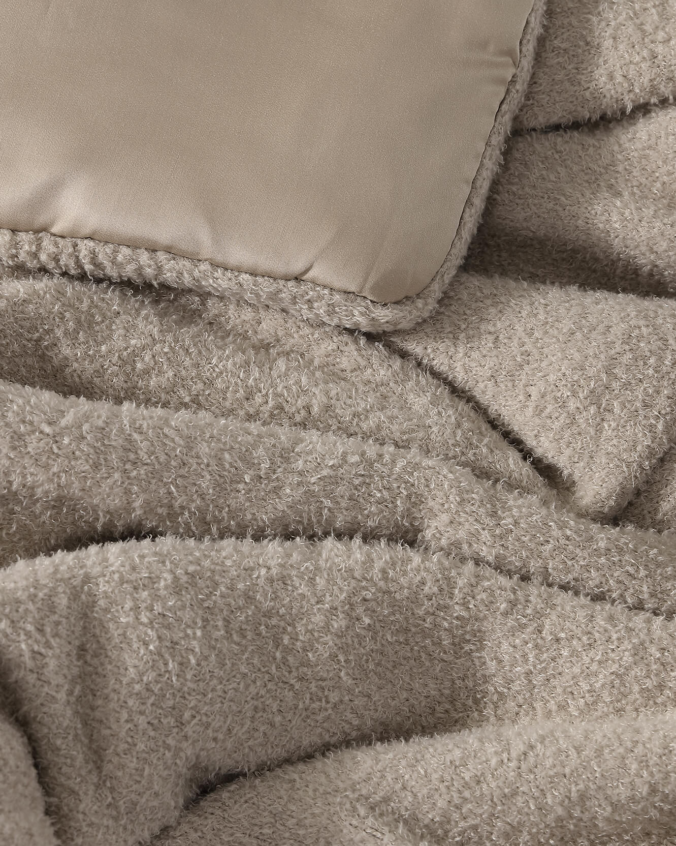 Cloud Cooling Comforter - Image 3
