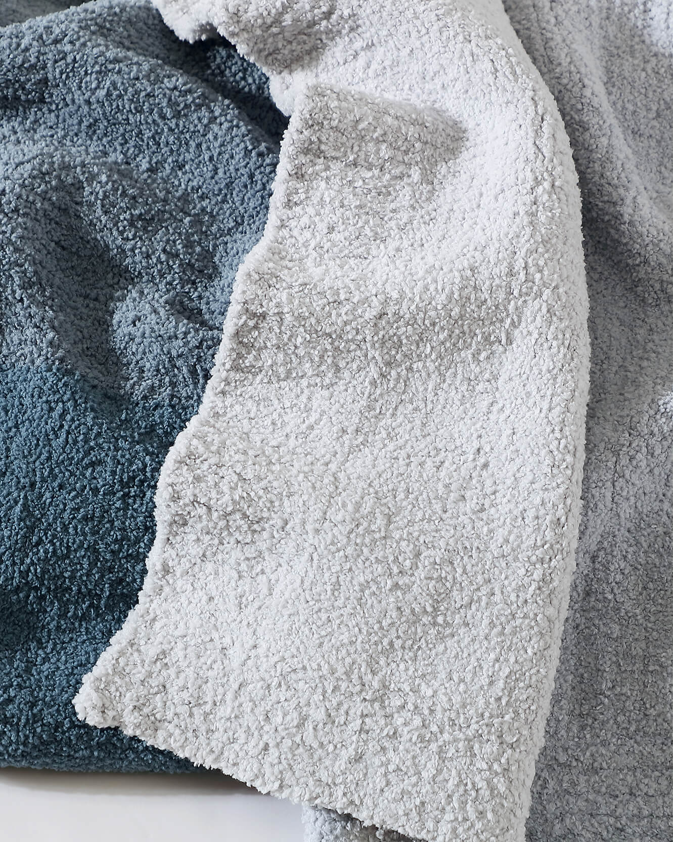 Ombre Lightweight Throw - Image 2