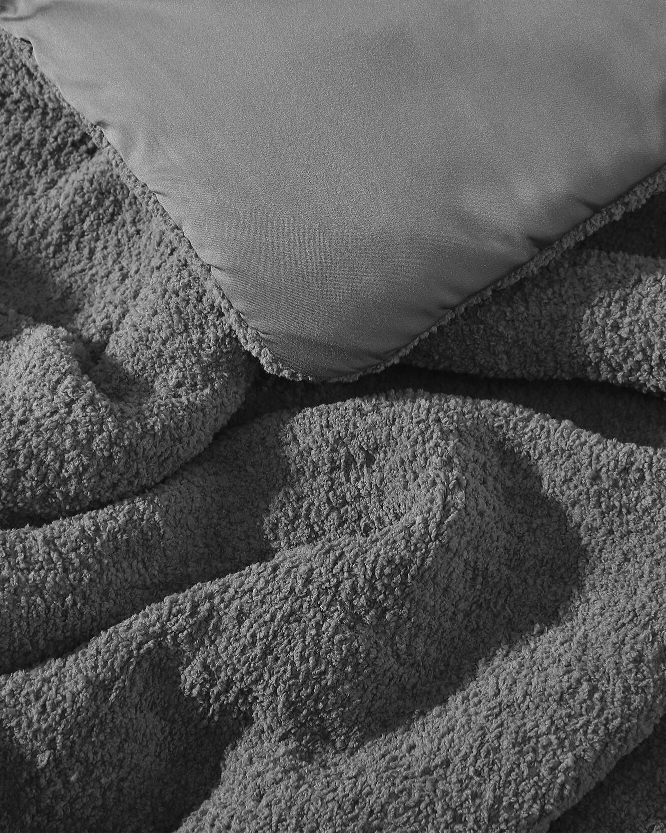 Snug Cooling Comforter - Image 16