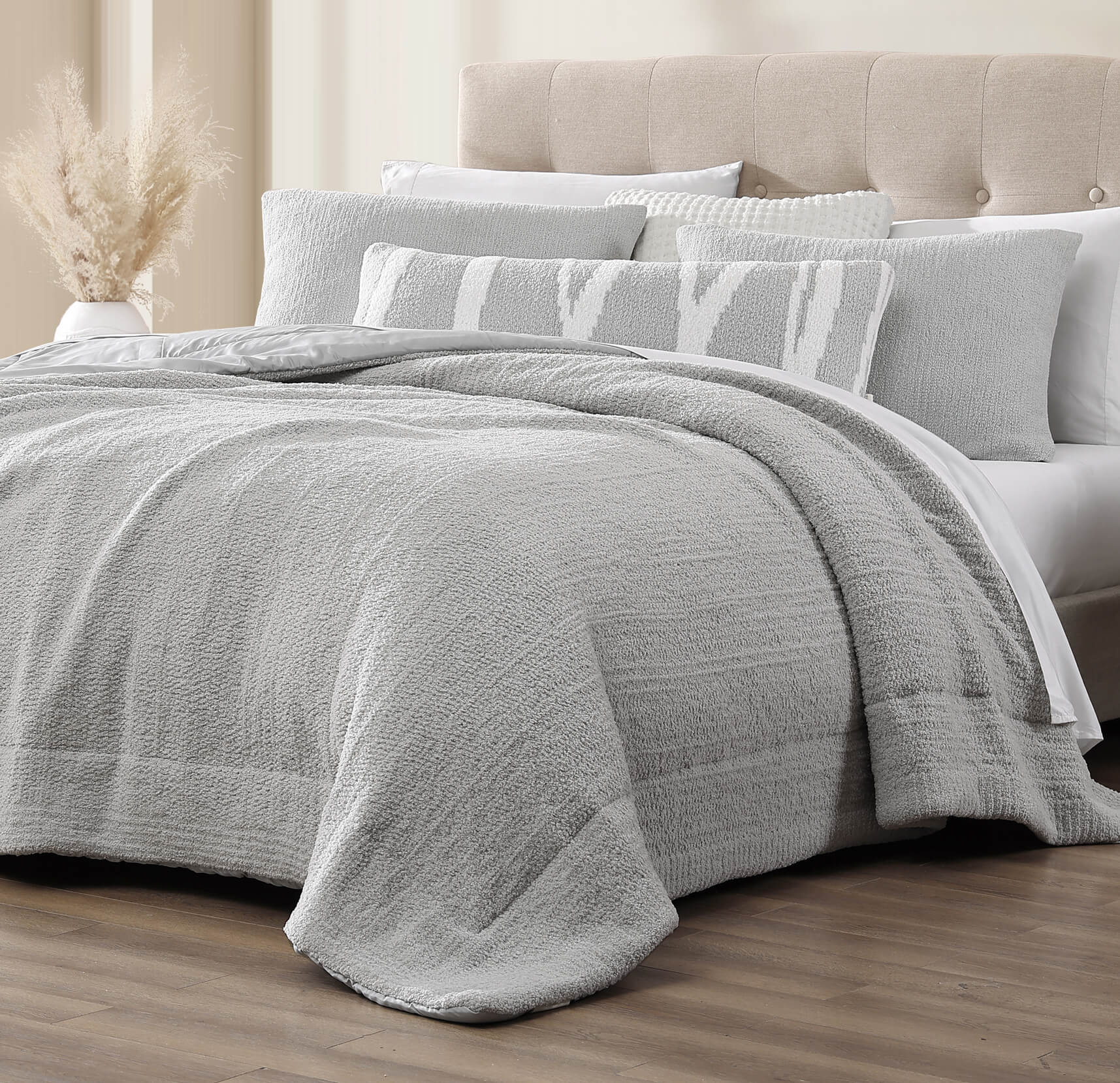 Snug Cooling Comforter - Image 4