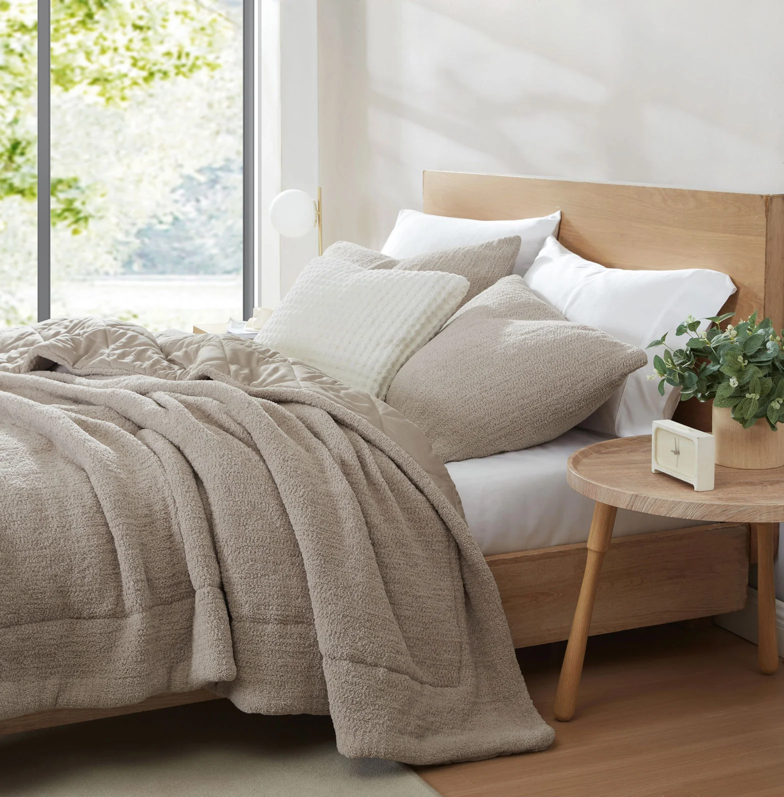 Snug Cooling Comforter - Image 8