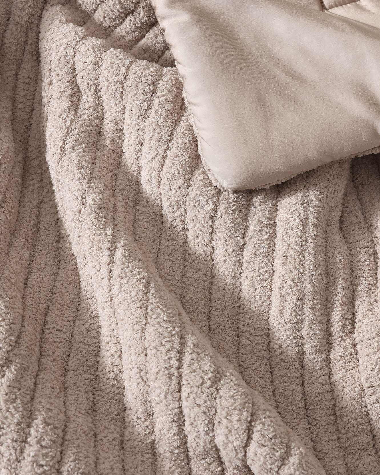 Snug Piped Comforter - Image 14