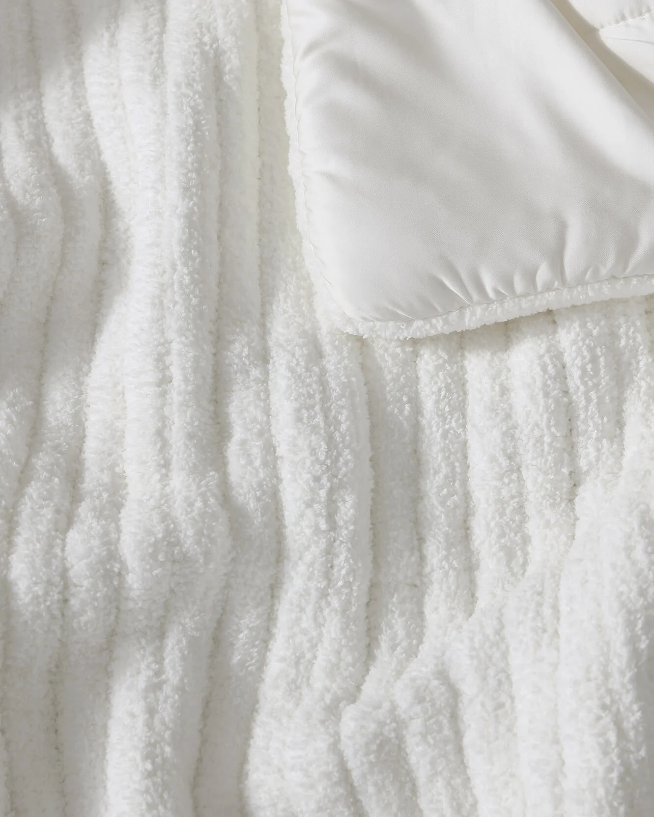 Snug Piped Comforter - Image 17